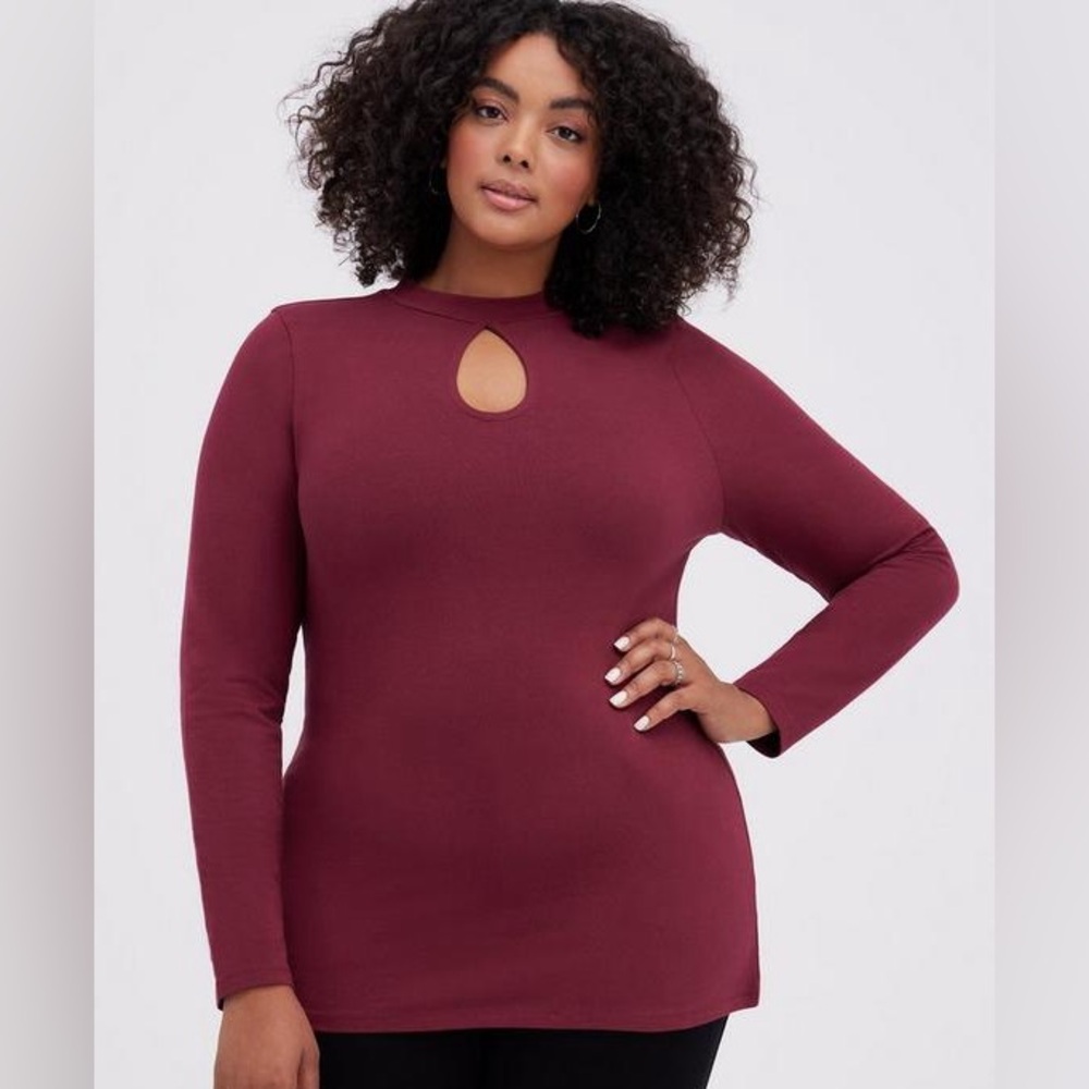 Torrid Foxy Mock Neck Keyhole Open Back Top Size 3.